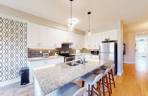 The Blue Mountains Villa | Family Townhome w/Summer Pool