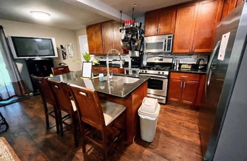 Northbrook Apartment | Family union get together