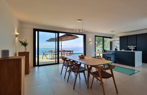 Le Rayol Villa | Family Villa with Sea View – Pool, SPA & Hammam – Sleeps 10