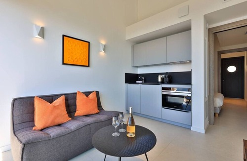 Le Rayol Villa | Family Villa with Sea View – Pool, SPA & Hammam – Sleeps 10