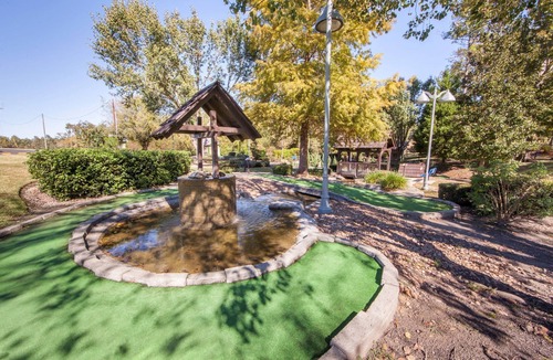 Conroe Villa | Family Vacation at Lake Conroe! | Villa + 5 Pools