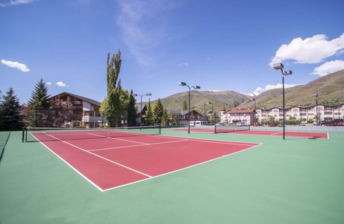 Zermatt Villa | Family Vacation~Heated In/Out Pool, Tubing & Ice Skating Villa 1074
