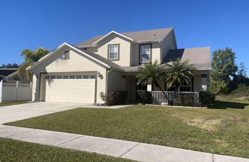 Crescent Lakes House | Family Vacation Home in Quiet Community with Private Pool and Spa