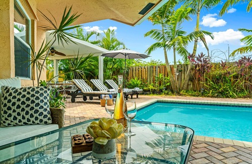 Plantation House | Family Vacation-Private Heated Pool, 2 King Beds, 3 full baths, BBQ, Beach, FIFA