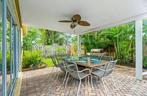 Plantation House | Family Vacation-Private Heated Pool, 2 King Beds, 3 full baths, BBQ, Beach, FIFA