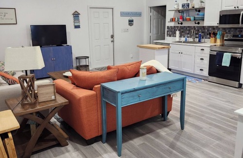 Surfside Beach House | Family Vacation Getawayn3 Bedroom 2 Bathroom Sleeps 8 only