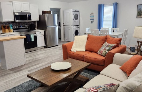 Surfside Beach House | Family Vacation Getawayn3 Bedroom 2 Bathroom Sleeps 8 only
