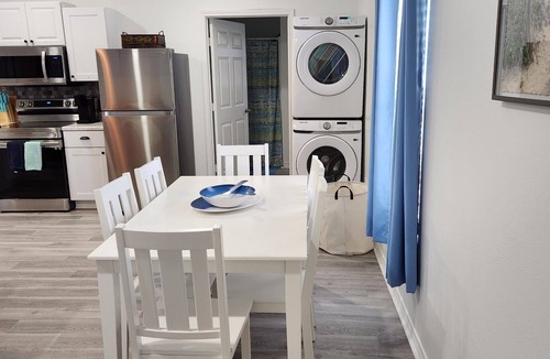 Surfside Beach House | Family Vacation Getawayn3 Bedroom 2 Bathroom Sleeps 8 only
