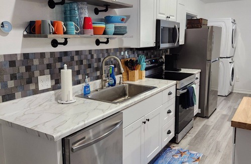 Surfside Beach House | Family Vacation Getawayn3 Bedroom 2 Bathroom Sleeps 8 only