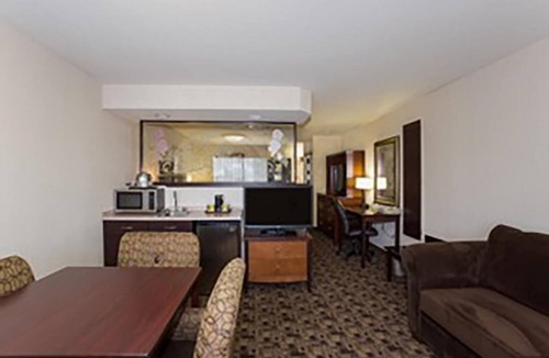 Parkrose House | Family Vacay! Modern Unit, Restaurant, Fitness Center