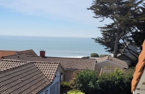 Prefailles Villa | Family villa 10 persons - swimming pool and sea view - 400 m from the sea and the village