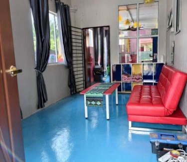 Bandar Bera House | Family Villa - BERA Poolstay