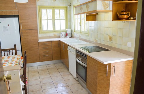 Miami Platja Cottage | Family Villa for 6 with Air Conditioning and Parking