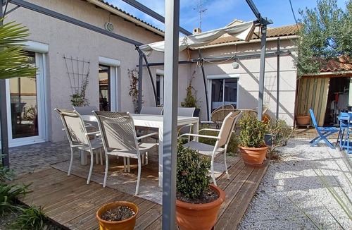 Beaucaire Villa | Family villa in secure development close to shops