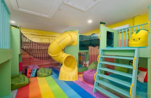 Clearwater House | Family villa Pool Fire Pit & Games
