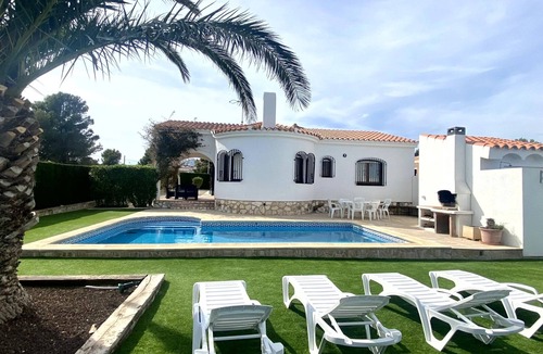 Calafat Cottage | Family Villa with Pool, Close to Beach, Sleeps 8