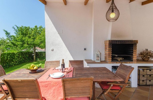 Lloret de Mar Cottage | Family Villa with Private Pool, Near Beach
