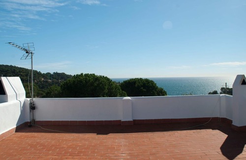 Lloret de Mar Cottage | Family Villa with Private Pool, Near Beach