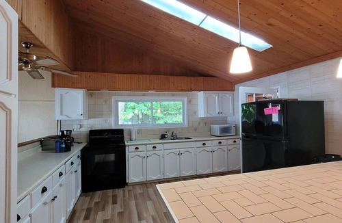Irondale Cottage | Family waterfront cottage with shallow, sandy entry - drive in, road access.