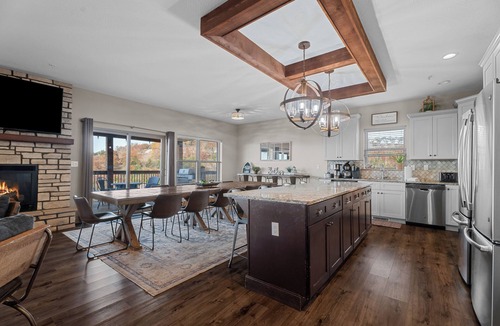 Table Rock House | Family & Wellness Retreat: Hot Tub, Sauna, Cold Plunge w/Lake Views - sleeps 34