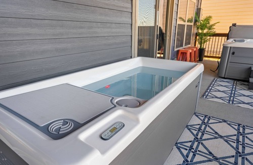 Table Rock House | Family & Wellness Retreat: Hot Tub, Sauna, Cold Plunge w/Lake Views - sleeps 34