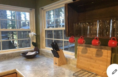 Fish Camp House | Family Yosemite Retreat Private Hot Tub Patio 2 Mi from Yosemite