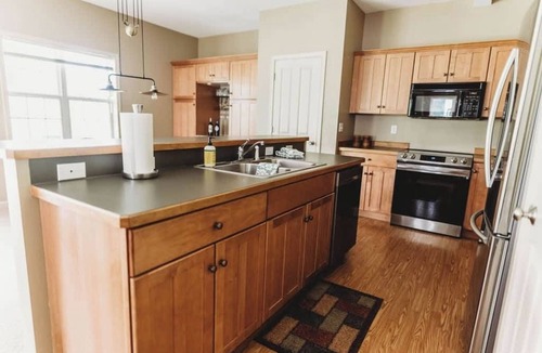 Chief Golf Cottages Villa | FamilyFriendly Golf & Ski Getaway,Walkout Pool