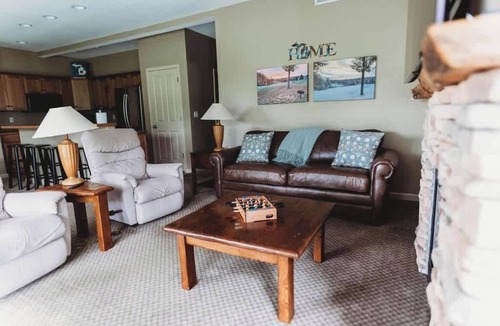 Chief Golf Cottages Villa | FamilyFriendly Golf & Ski Getaway,Walkout Pool