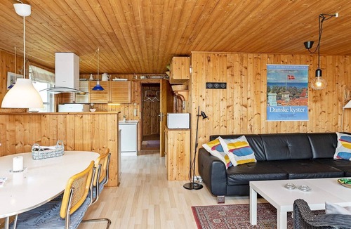 Lild Strand House | Familyfriendly Retreat near Beach