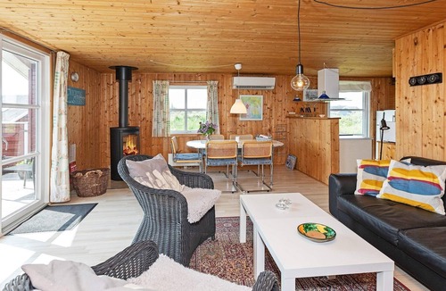 Lild Strand House | Familyfriendly Retreat near Beach