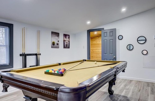 Bushkill House | FamilyHouse w Sauna HorsebackRiding PoolTable