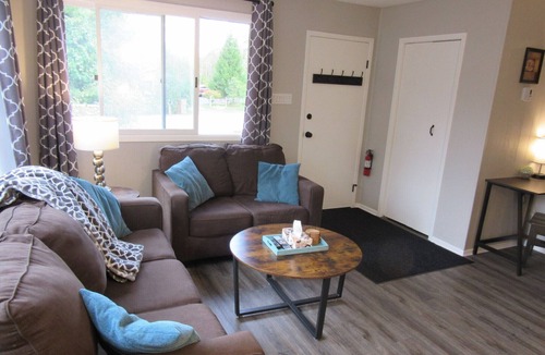 South Bruce Peninsula Cottage | Famous Beaches. Family fun & adventure, exploring Bruce Peninsula. Pet Friendly!