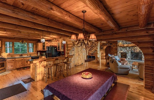 Luther Cabin | Famous Edgetts Lodge on Pine River Sleeps 30 in Luxury