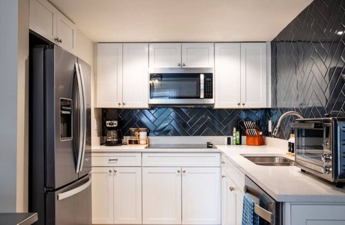 Nashville Condo | Famous Music Row Presidential Suite with Guitar Pool!