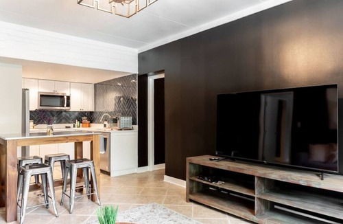 Nashville Condo | Famous Music Row Presidential Suite with Guitar Pool!