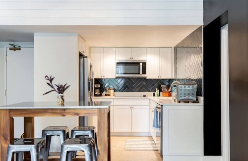 Nashville Condo | Famous Music Row Presidential Suite with Guitar Pool!