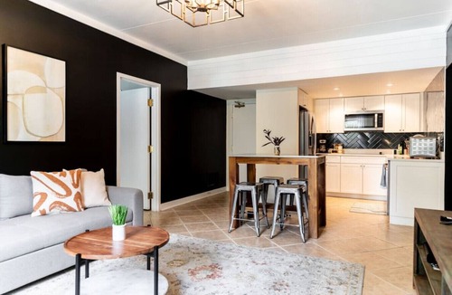 Nashville Condo | Famous Music Row Presidential Suite with Guitar Pool!