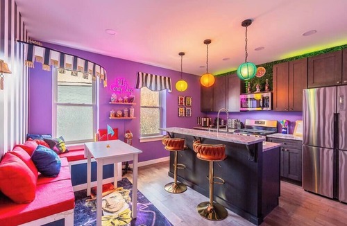 Lawrenceville House | Famous Willy Wonka Themed Experience | King Bed