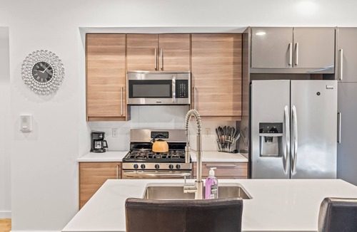 Poplar House | Fancy 4BR W/Hot Tub