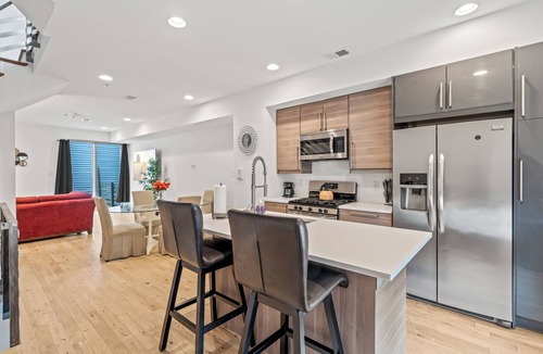 Poplar House | Fancy 4BR W/Hot Tub