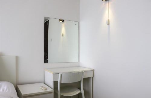 Jatinegara Apartment | Fancy and Nice 1BR Apartment at H Residence By Travelio