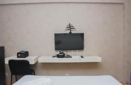 Depok Apartment | Fancy and Nice Studio at Cinere Resort Apartment By Travelio
