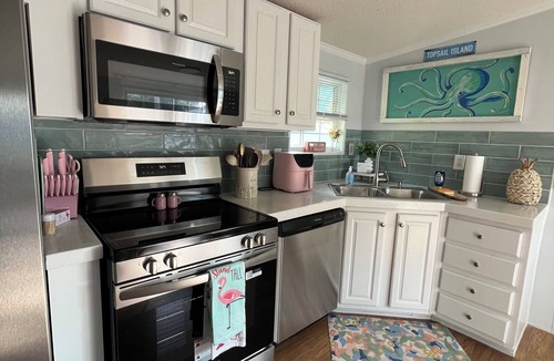 Holly Ridge House | Fancy, Fabulous Flamingo Vibes !