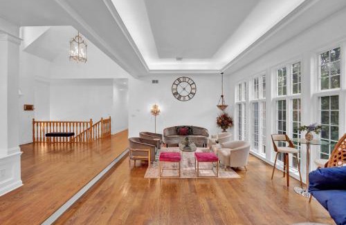 East Stroudsburg House | Fancy Poconos Castle Indoor MEGA 10plus Hot Tub