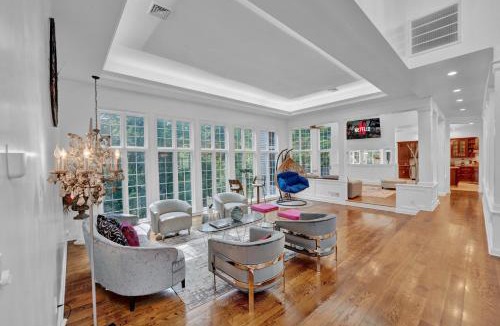East Stroudsburg House | Fancy Poconos Castle Indoor MEGA 10plus Hot Tub