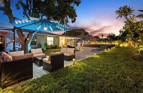 Bradenton House | FANCY RETREREAT