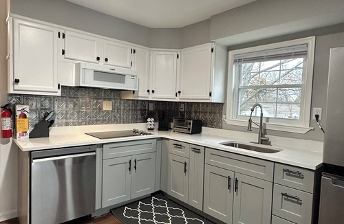Northeast Virginia Beach Apartment | Fancy Studio W/Washer/Dryer and Central Air Virginia Beach