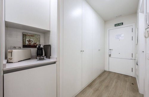 San Andres Apartment | Fancy Studio with Terrace & Pool in Madrid South