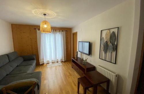 Castiello de Jaca Apartment | Fantástico Apartamento con jardín en Castiello de Jaca VUT HU-20-007