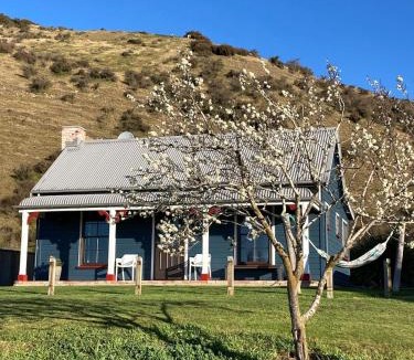 Hurunui Ski Chalet | Fantail Cottage